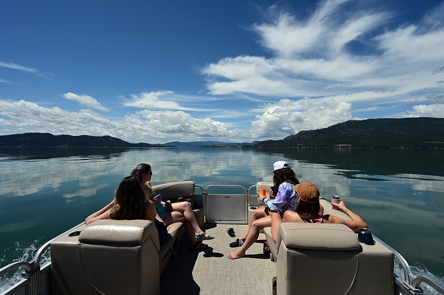 Top Benefits of Renting a Pontoon Boat